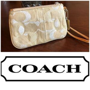 COACH - 🎉HP🎉 EUC Silver/Gold Signature Canvas Wristlet/Gold Metallic LeatherTrim